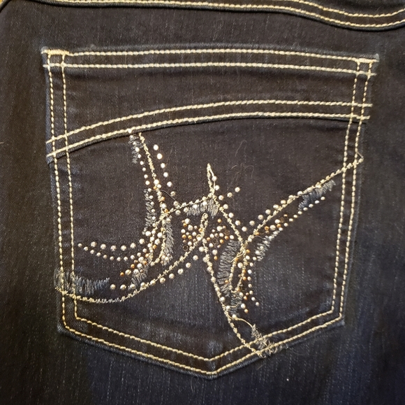 Brand New Wrangler Shilo Jeans - Picture 2 of 4